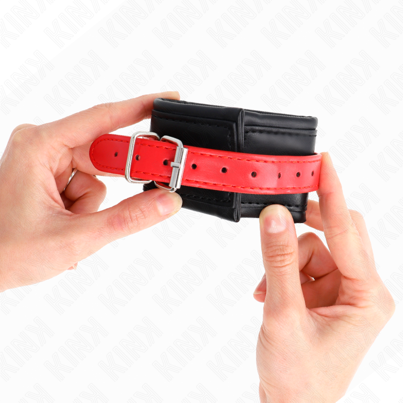 KINK - POLSBANDJES ZWART MET RODE BAND VERSTELBAAR 17-28 CM X 6 CM