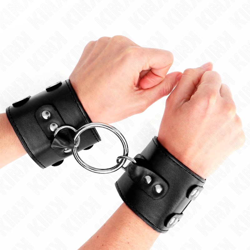 KINK - VASTE POLSBANDEN MET RING EN STUDS VERSTELBAAR ZWART 17-22 CM X 6.5 CM