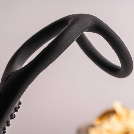 ROCKS-OFF - RO-ZEN RRO ANALE PLUG MET VIBRERENDE PENISRING ZWART