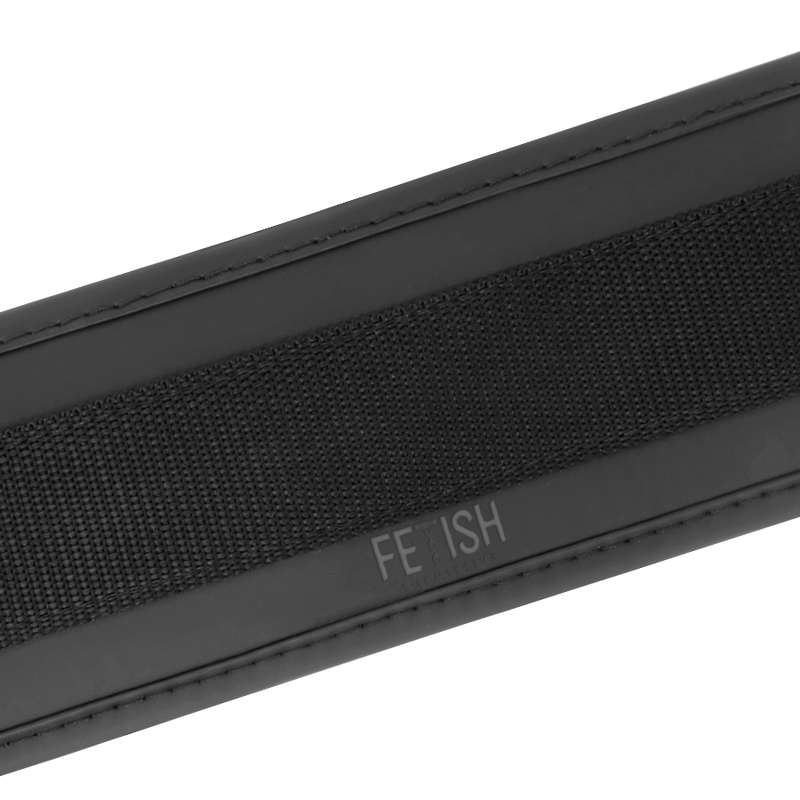 FETISH SUBMISSIVE - DOGGYSTYLE TUIGJE MET NEOPREEN VOERING
